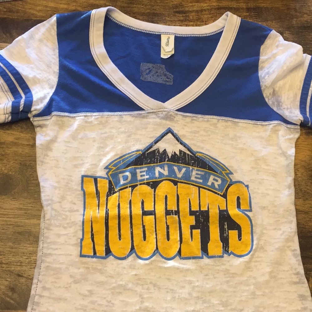Denver Nuggets T-shirt S, fits like an XS